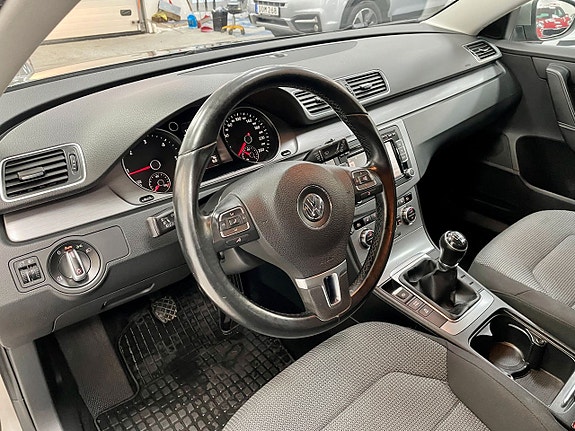 Volkswagen Passat 9 of 20