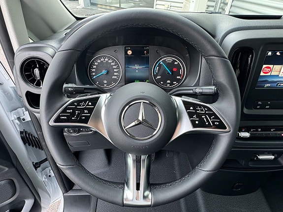 Mercedes-Benz eVito 112 8 of 21