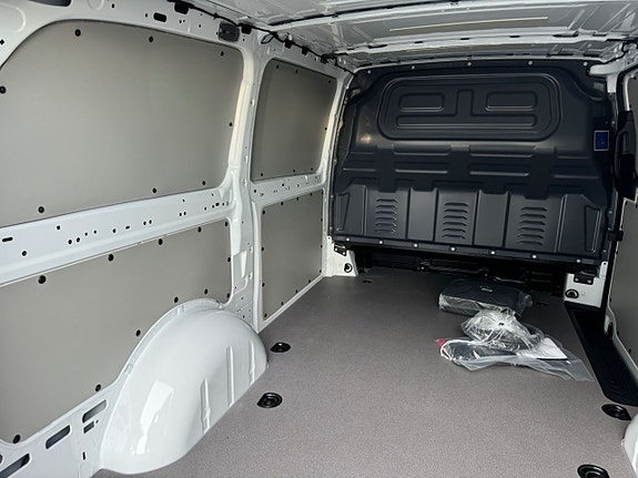 Mercedes-Benz eVito 112 16 of 21