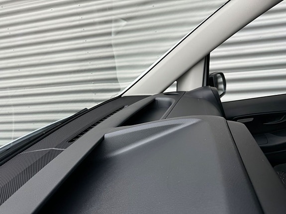 Mercedes-Benz eVito 112 21 of 21