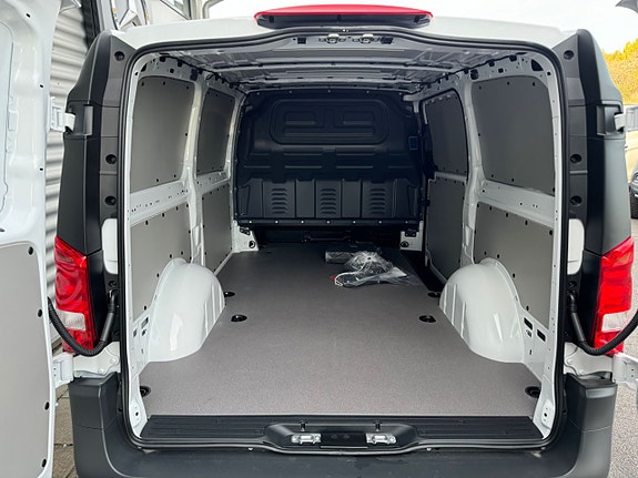 Mercedes-Benz eVito 112 15 of 21