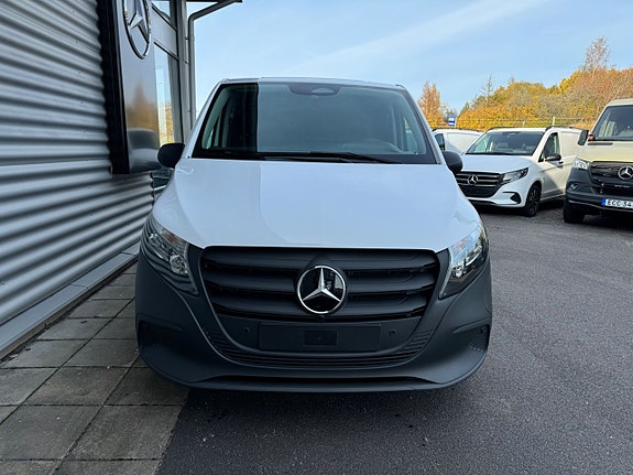 Mercedes-Benz eVito 112 2 of 5