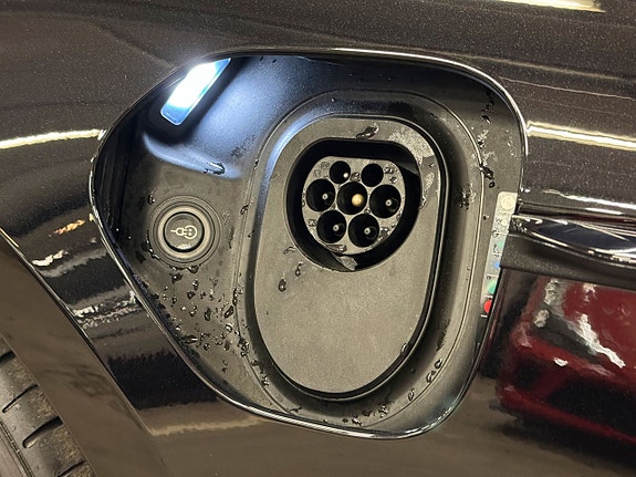 Porsche Taycan Turbo 22 of 23