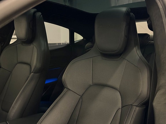 Porsche Taycan Turbo 10 of 23