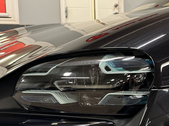 Porsche Taycan Turbo 21 of 23