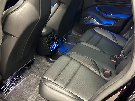 Porsche Taycan Turbo 13 of 23