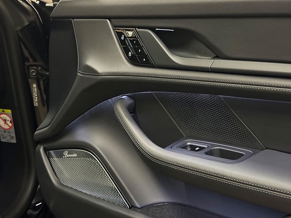 Porsche Taycan Turbo 16 of 23