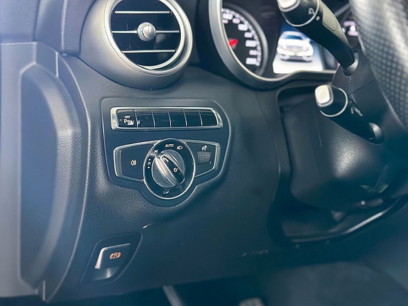 Mercedes-Benz C300 19 of 23