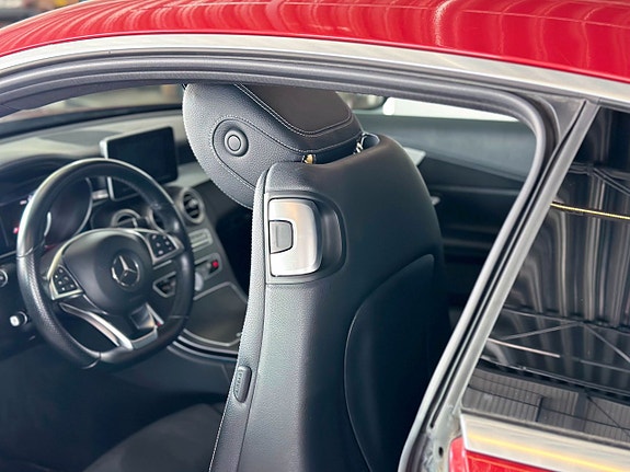 Mercedes-Benz C300 14 of 23