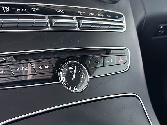 Mercedes-Benz C300 10 of 23