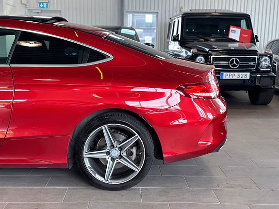 Mercedes-Benz C300 5 of 5