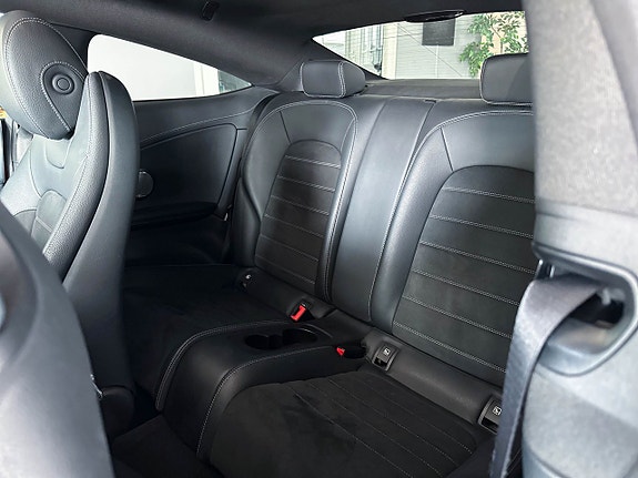 Mercedes-Benz C300 16 of 23