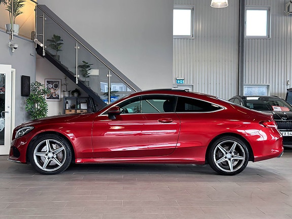 Mercedes-Benz C300 2 of 5