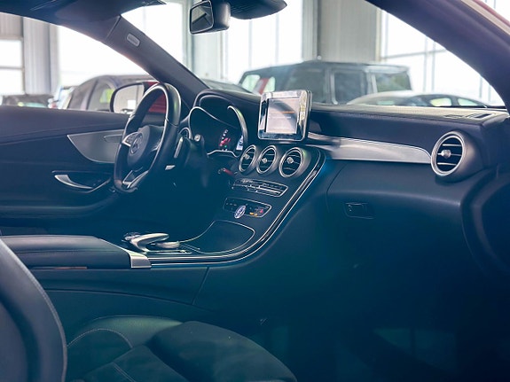 Mercedes-Benz C300 15 of 23