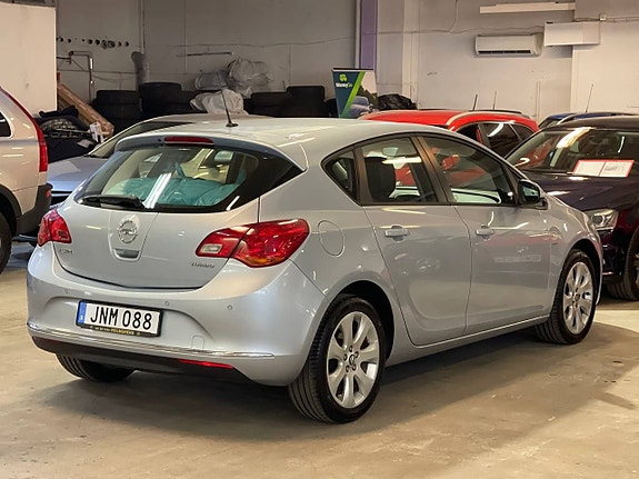 Opel Astra 4 of 5
