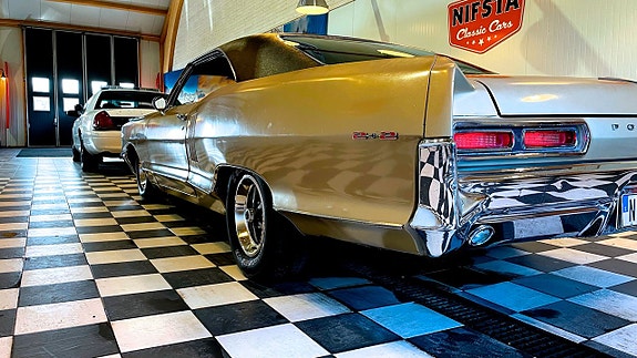 Pontiac 2+2 10 of 21