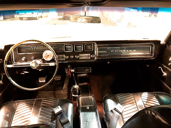 Pontiac 2+2 11 of 21