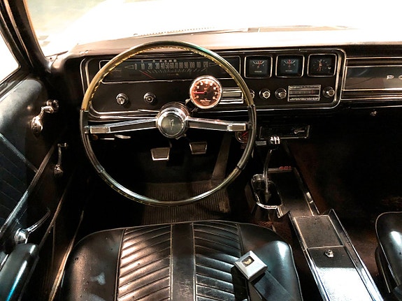 Pontiac 2+2 12 of 21