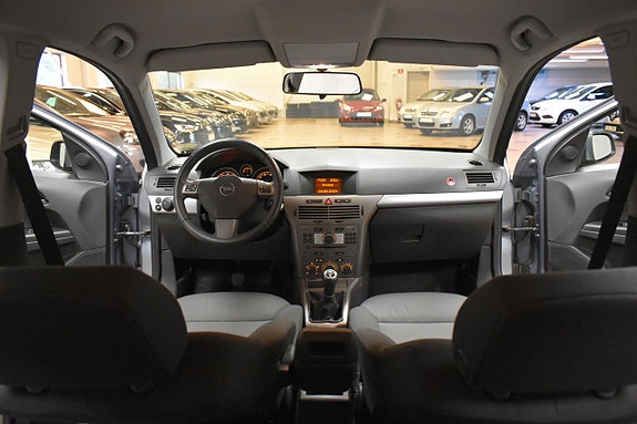 Opel Astra 17 of 18