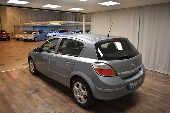 Opel Astra 4 of 5