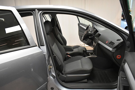 Opel Astra 12 of 18