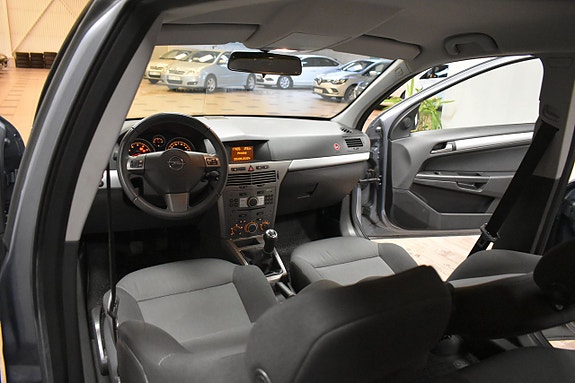 Opel Astra 16 of 18