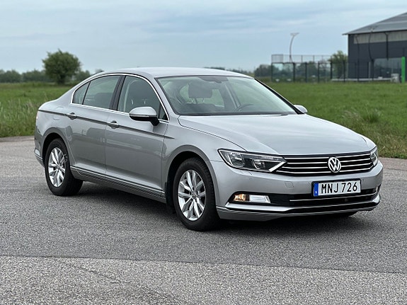 Volkswagen Passat 2 of 5