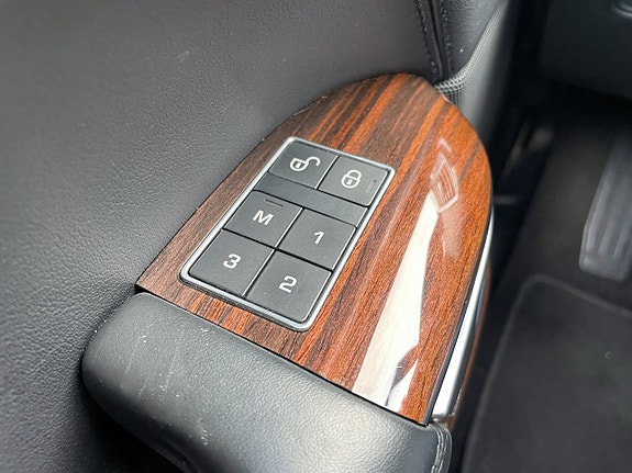 Land Rover Range Rover 16 of 23