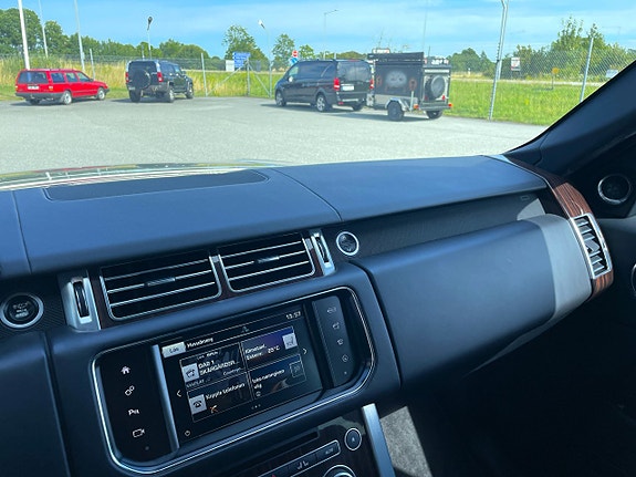 Land Rover Range Rover 17 of 23