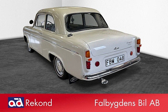 Ford Anglia 4 of 5
