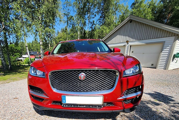 Jaguar F-PACE 8 of 16