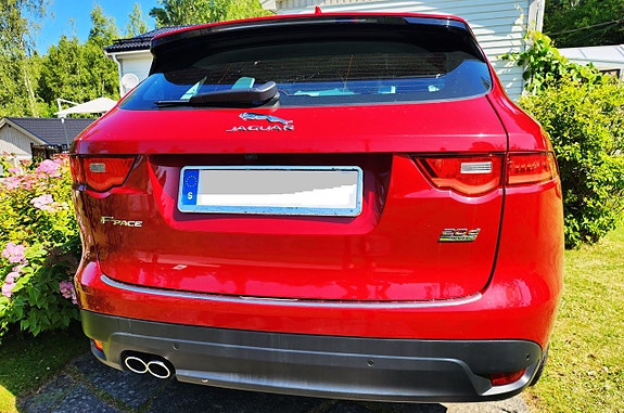 Jaguar F-PACE 12 of 16