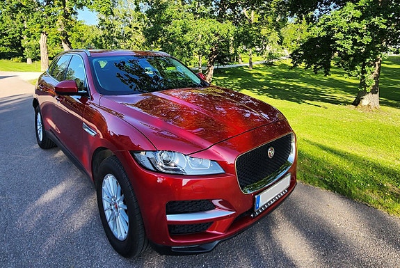 Jaguar F-PACE 10 of 16