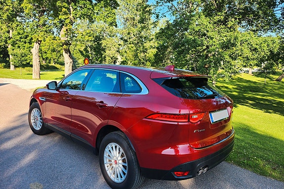Jaguar F-PACE 7 of 16