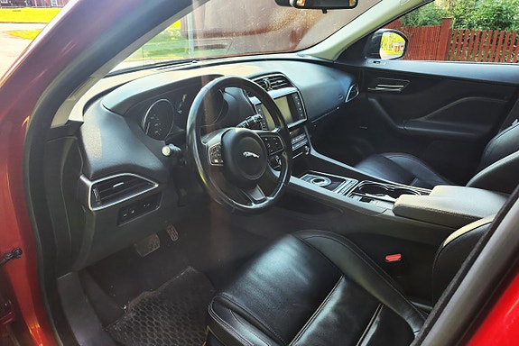 Jaguar F-PACE 4 of 16