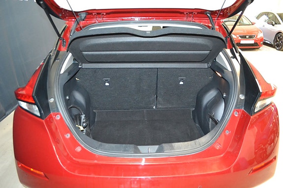 Nissan Leaf 12 of 16