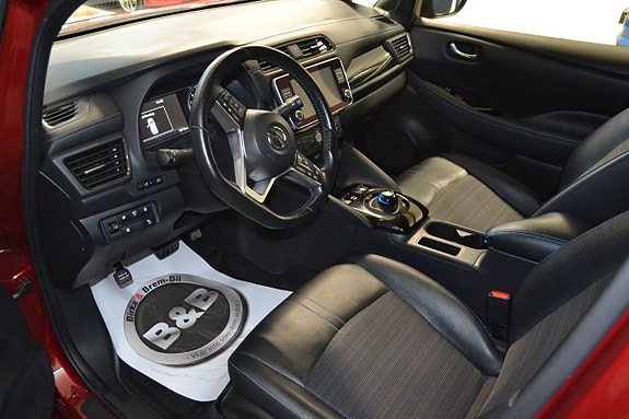 Nissan Leaf 13 of 16