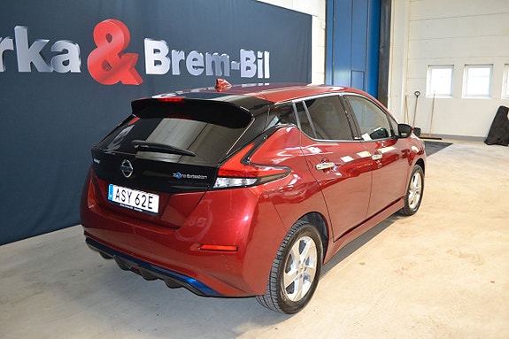 Nissan Leaf 3 of 5