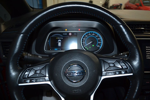 Nissan Leaf 14 of 16