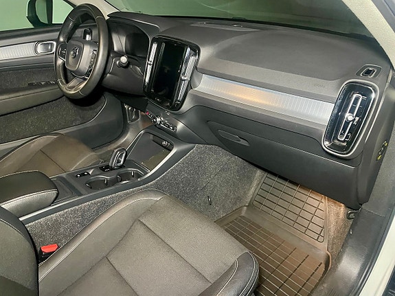 Volvo XC40 9 of 18
