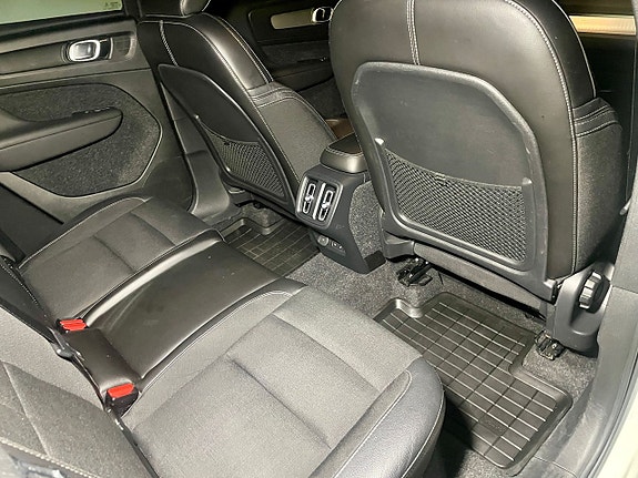 Volvo XC40 10 of 18