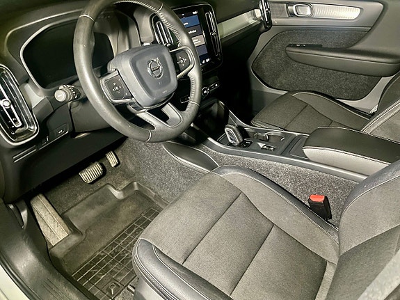 Volvo XC40 7 of 18