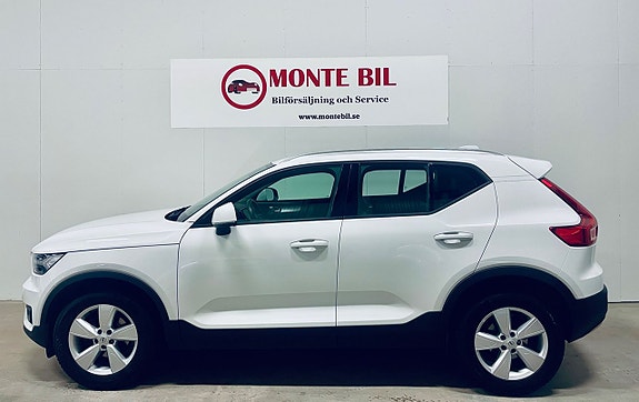 Volvo XC40 2 of 5
