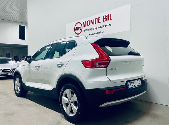 Volvo XC40 3 of 5