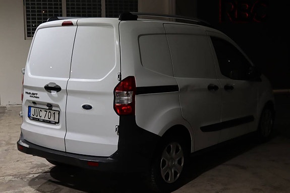 Ford Transit Courier 4 of 16