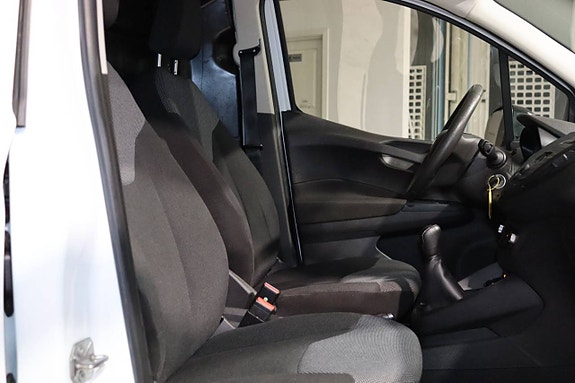 Ford Transit Courier 7 of 16