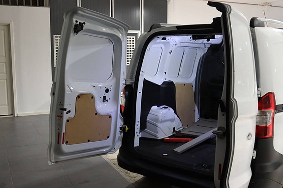Ford Transit Courier 15 of 16