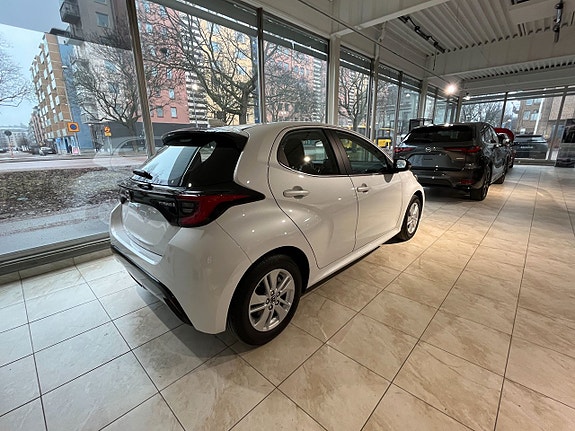 Mazda 2 4 of 7