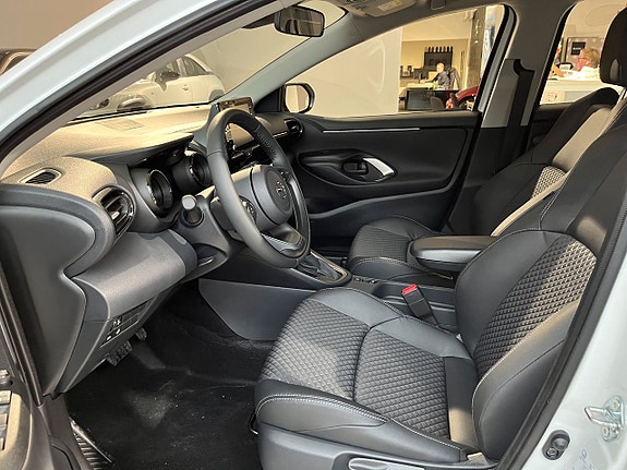 Mazda 2 5 of 7