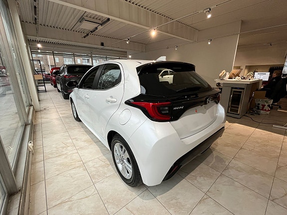 Mazda 2 3 of 7